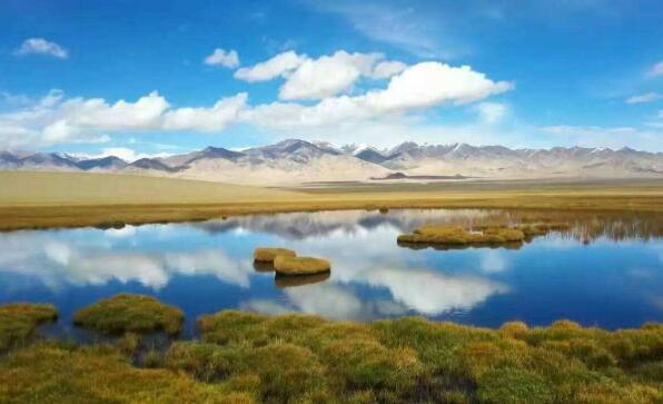 黃金周新疆累計(jì)接待國(guó)內(nèi)游客1021.27萬(wàn)人次，同比增長(zhǎng)31.05%