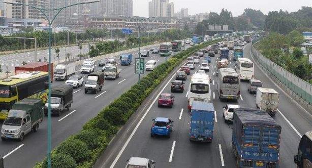 公安部：全國機動車保有量達3.25億輛，機動車駕駛?cè)诉_4.07億人