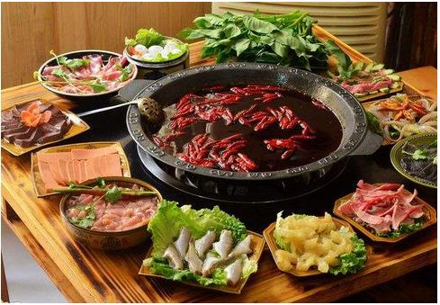 火鍋行業(yè)由于它的消費(fèi)特征的特殊性，有廣泛的消費(fèi)群體，前景廣闊