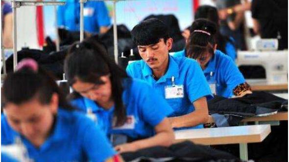 2018年，新疆促進(jìn)47.58萬城鎮(zhèn)人口實(shí)現(xiàn)就業(yè)，城鎮(zhèn)登記失業(yè)率控制在3.3%???