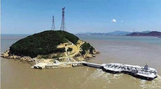 潮汐能具有儲(chǔ)量大影響因素少、可靠性高及能量轉(zhuǎn)化效率高等優(yōu)點(diǎn)，利用前景廣闊